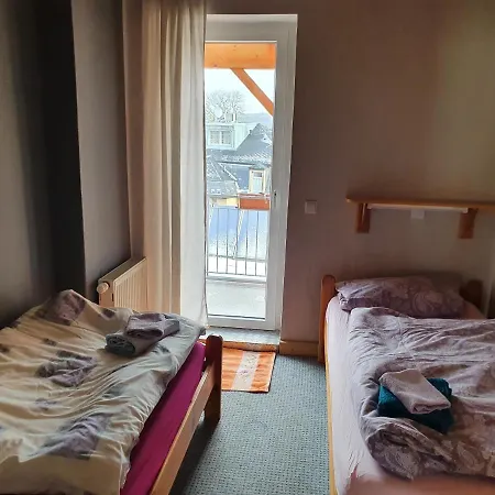 Mit Balkon 아파트 *