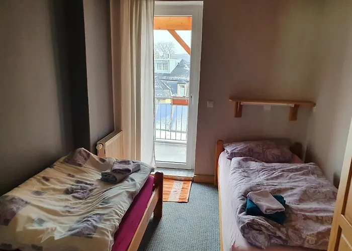 Mit Balkon 아파트 *